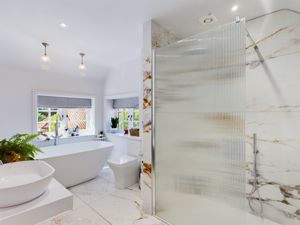 Family Bathroom- click for photo gallery